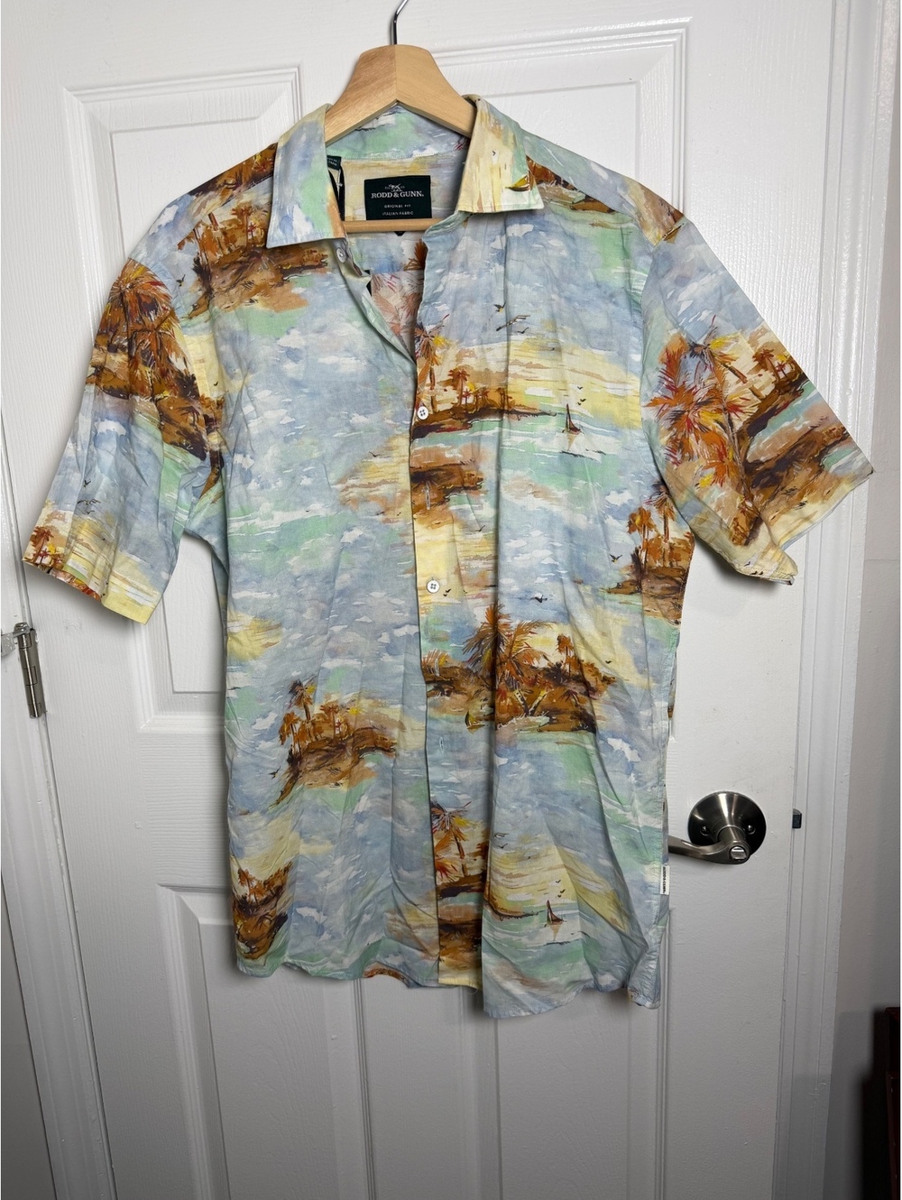 NWT Rodd & Gunn Tropical Island Print Button Up Shirt